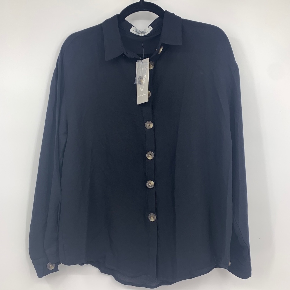Lucy‎ Wang Womens blouse medium shirt wooden button